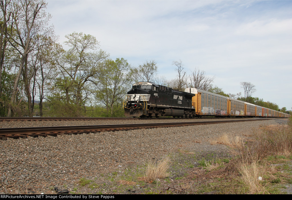 NS 4683 on the point of train 11N at Cove PA